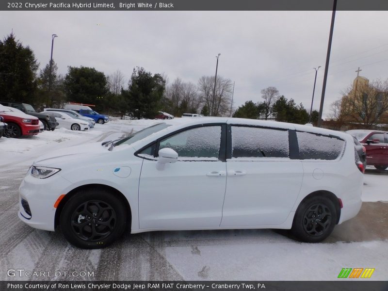 Bright White / Black 2022 Chrysler Pacifica Hybrid Limited