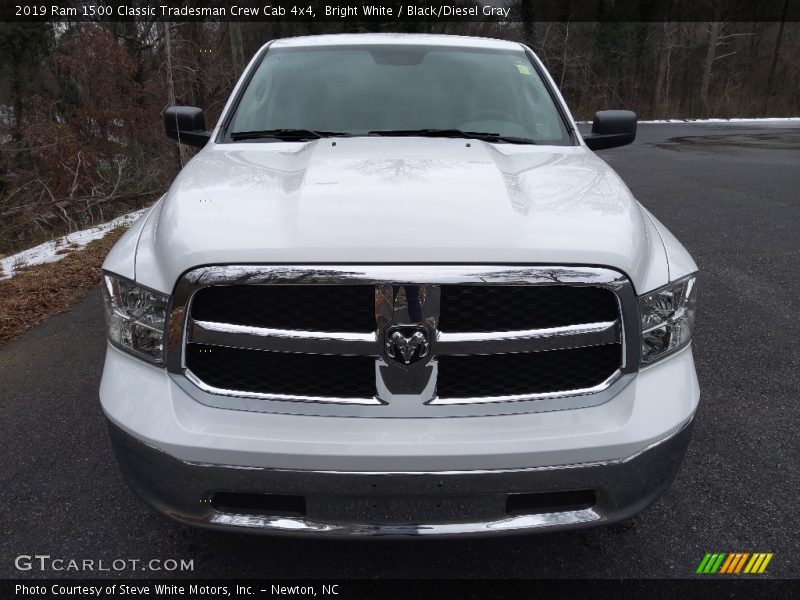 Bright White / Black/Diesel Gray 2019 Ram 1500 Classic Tradesman Crew Cab 4x4