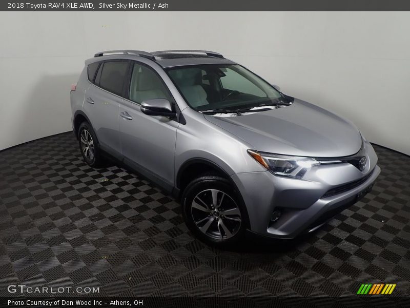 Front 3/4 View of 2018 RAV4 XLE AWD