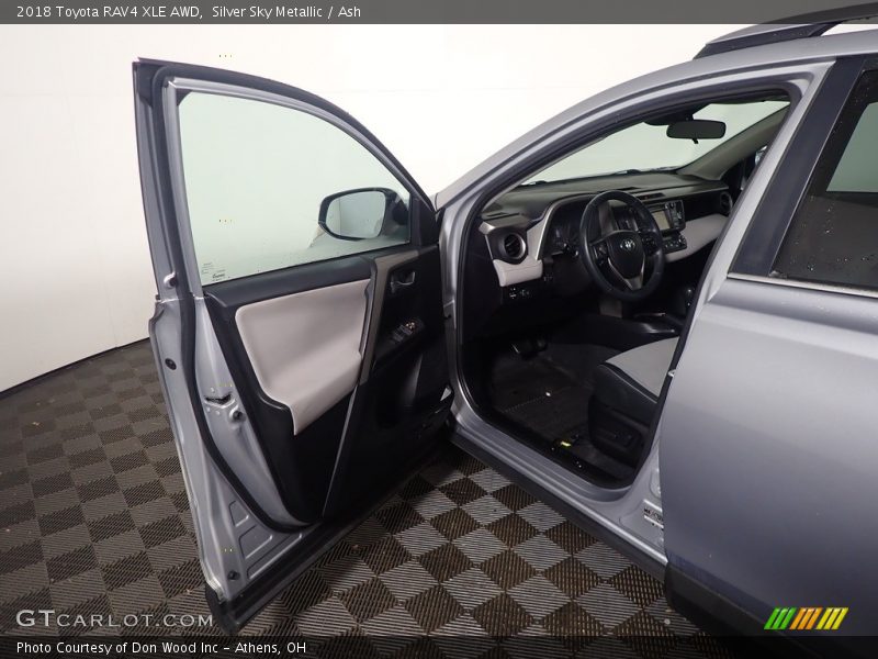 Silver Sky Metallic / Ash 2018 Toyota RAV4 XLE AWD