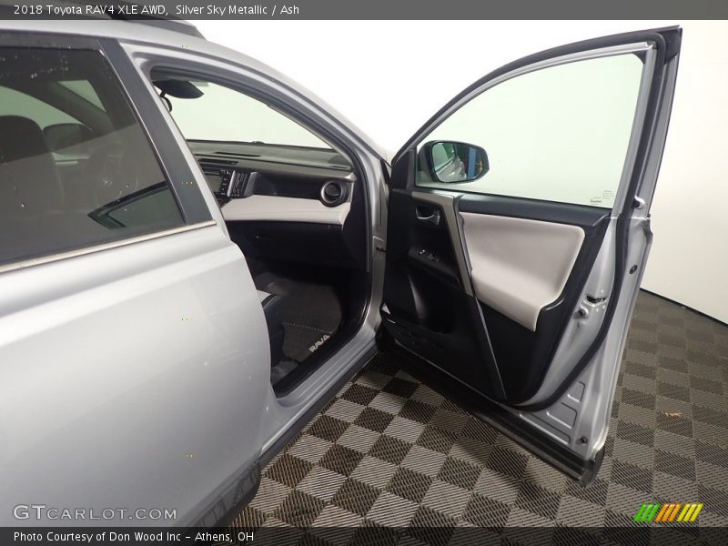 Silver Sky Metallic / Ash 2018 Toyota RAV4 XLE AWD