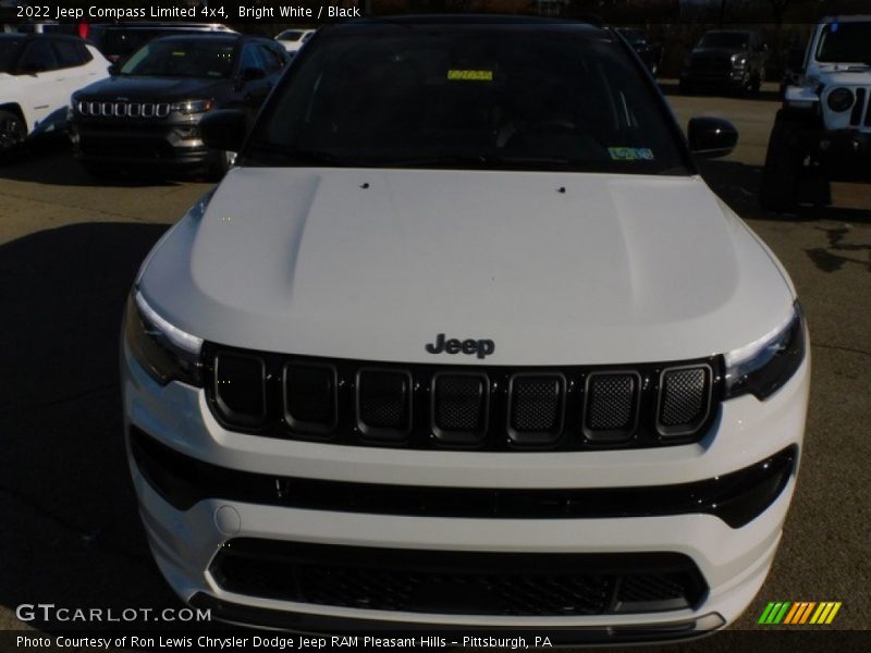 Bright White / Black 2022 Jeep Compass Limited 4x4