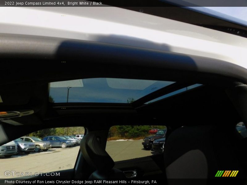 Bright White / Black 2022 Jeep Compass Limited 4x4