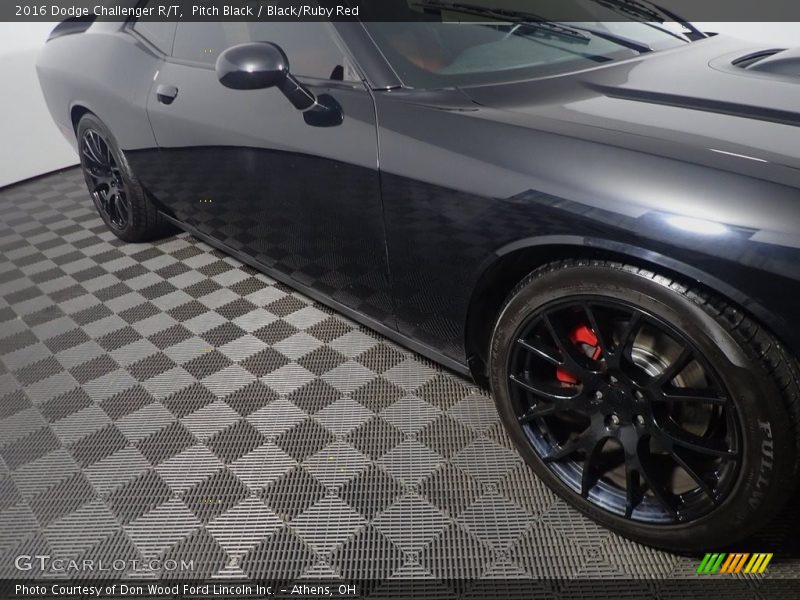 Pitch Black / Black/Ruby Red 2016 Dodge Challenger R/T