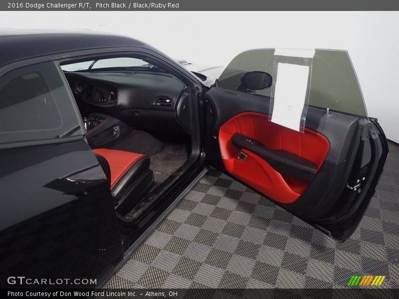 Pitch Black / Black/Ruby Red 2016 Dodge Challenger R/T