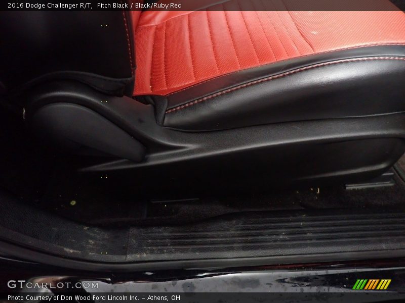 Pitch Black / Black/Ruby Red 2016 Dodge Challenger R/T