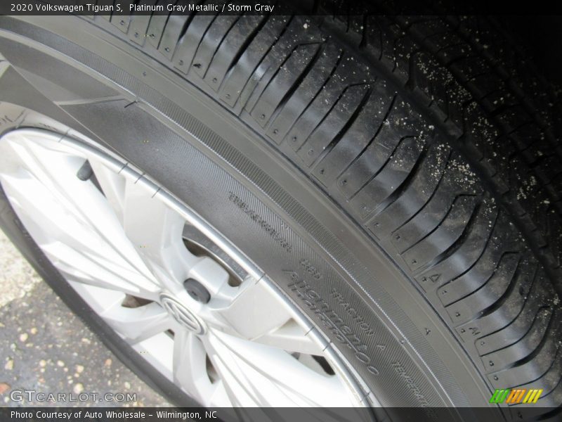 Platinum Gray Metallic / Storm Gray 2020 Volkswagen Tiguan S