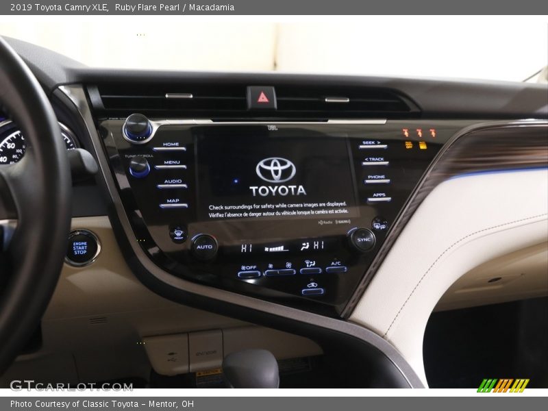 Ruby Flare Pearl / Macadamia 2019 Toyota Camry XLE