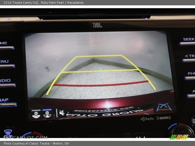 Ruby Flare Pearl / Macadamia 2019 Toyota Camry XLE