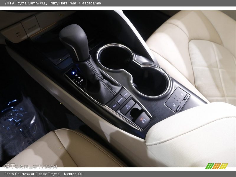 Ruby Flare Pearl / Macadamia 2019 Toyota Camry XLE