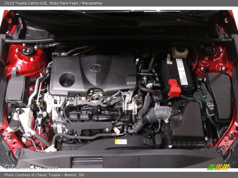 Ruby Flare Pearl / Macadamia 2019 Toyota Camry XLE