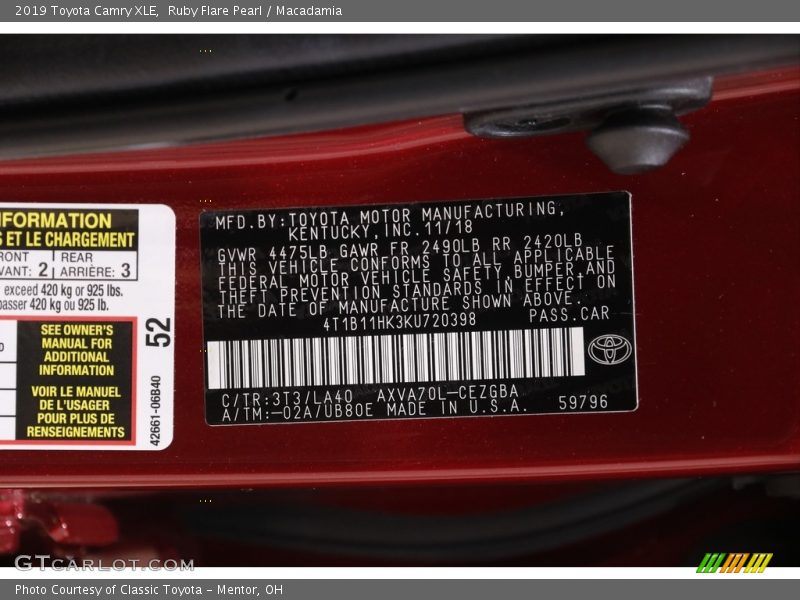 Ruby Flare Pearl / Macadamia 2019 Toyota Camry XLE