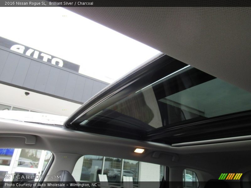 Brilliant Silver / Charcoal 2016 Nissan Rogue SL