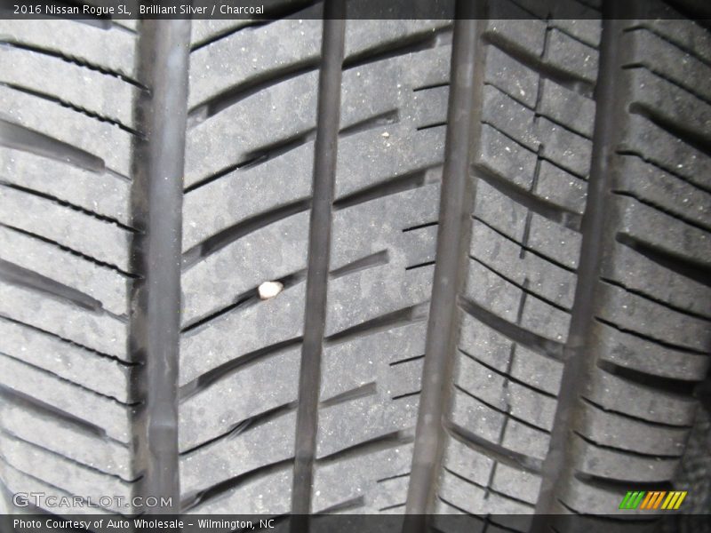 Brilliant Silver / Charcoal 2016 Nissan Rogue SL