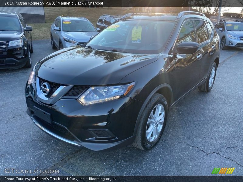 Magnetic Black / Charcoal 2016 Nissan Rogue SV AWD
