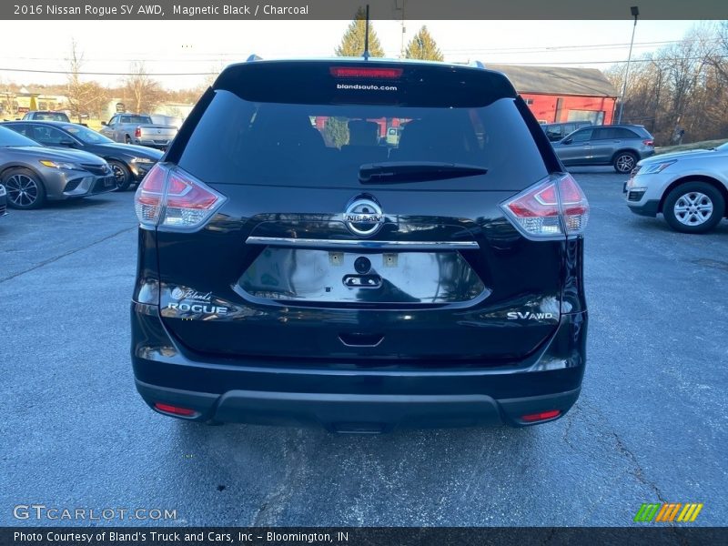 Magnetic Black / Charcoal 2016 Nissan Rogue SV AWD