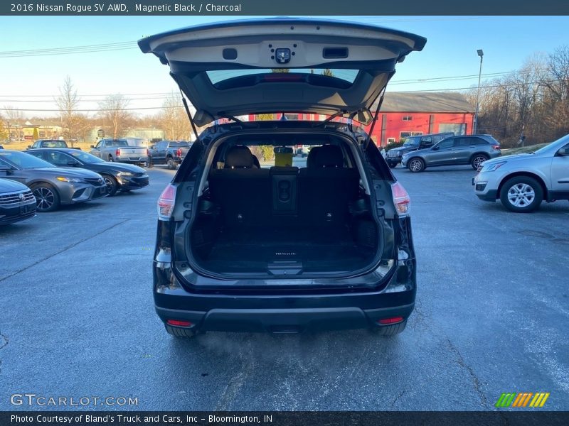 Magnetic Black / Charcoal 2016 Nissan Rogue SV AWD