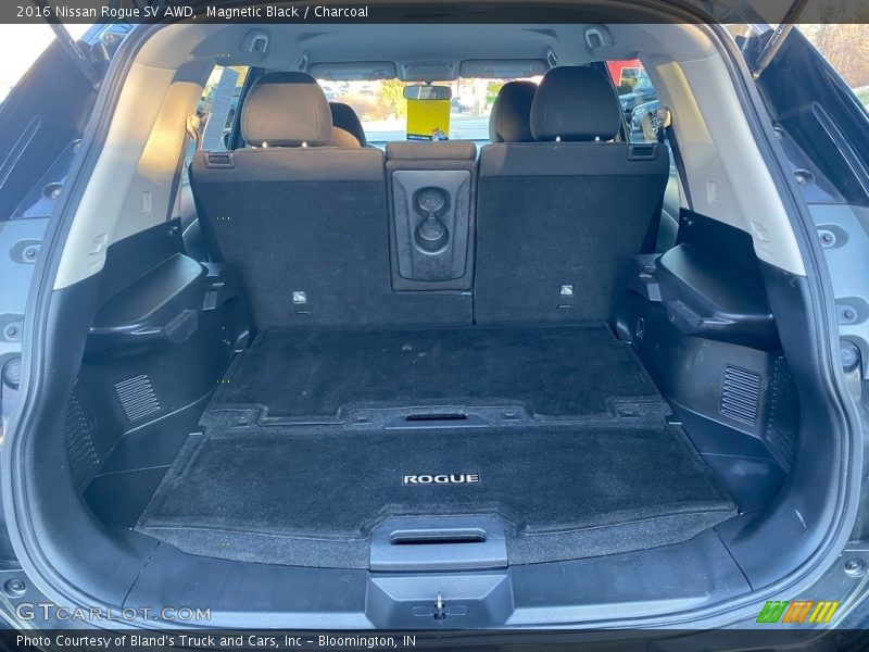 Magnetic Black / Charcoal 2016 Nissan Rogue SV AWD