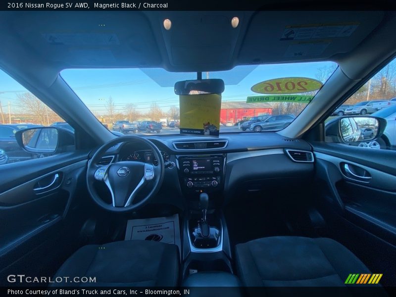 Magnetic Black / Charcoal 2016 Nissan Rogue SV AWD
