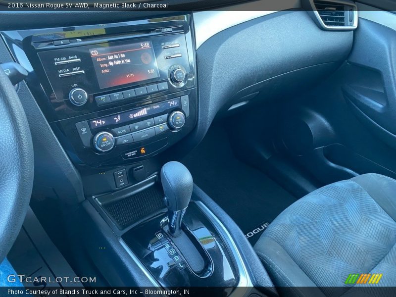 Magnetic Black / Charcoal 2016 Nissan Rogue SV AWD