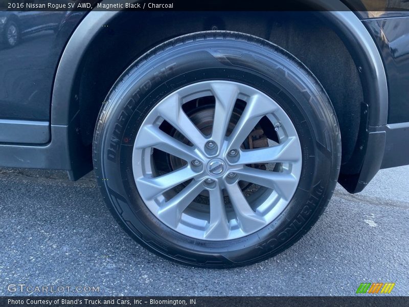Magnetic Black / Charcoal 2016 Nissan Rogue SV AWD