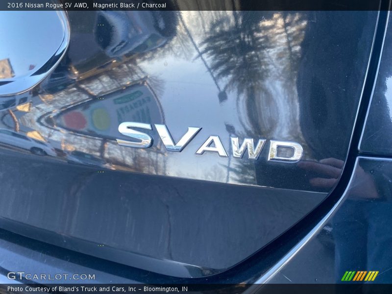 Magnetic Black / Charcoal 2016 Nissan Rogue SV AWD