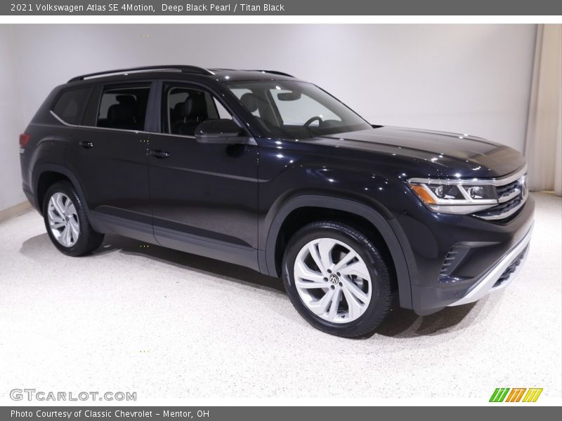 Deep Black Pearl / Titan Black 2021 Volkswagen Atlas SE 4Motion