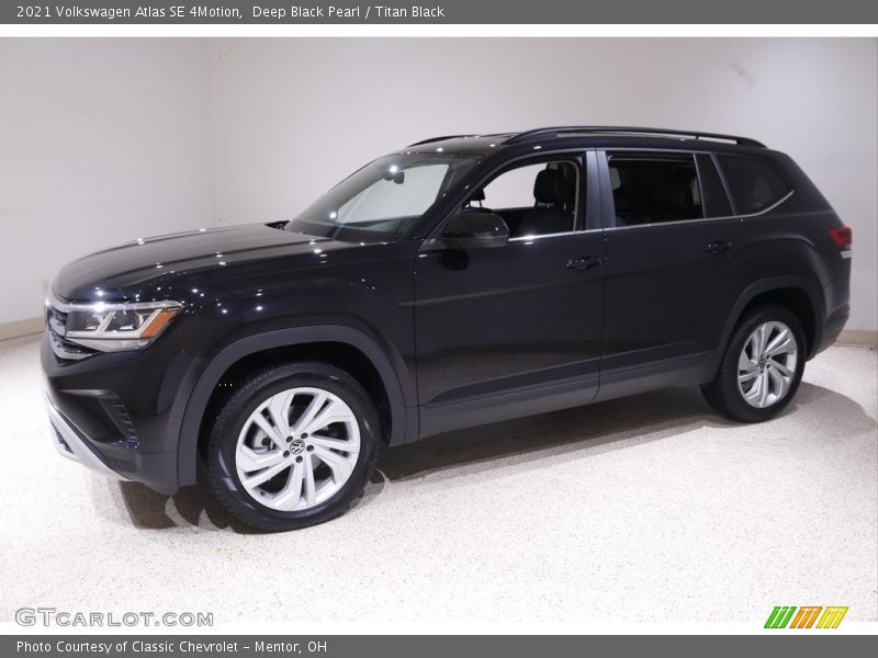 Deep Black Pearl / Titan Black 2021 Volkswagen Atlas SE 4Motion