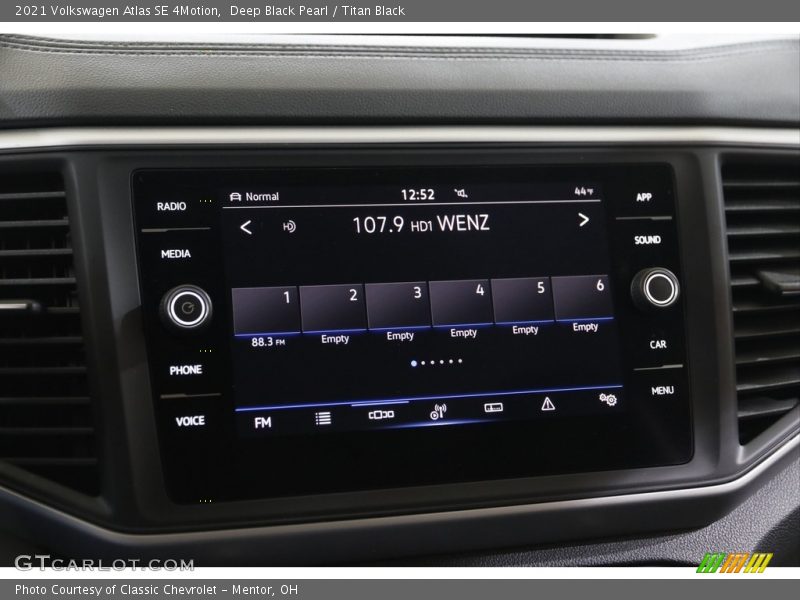 Deep Black Pearl / Titan Black 2021 Volkswagen Atlas SE 4Motion