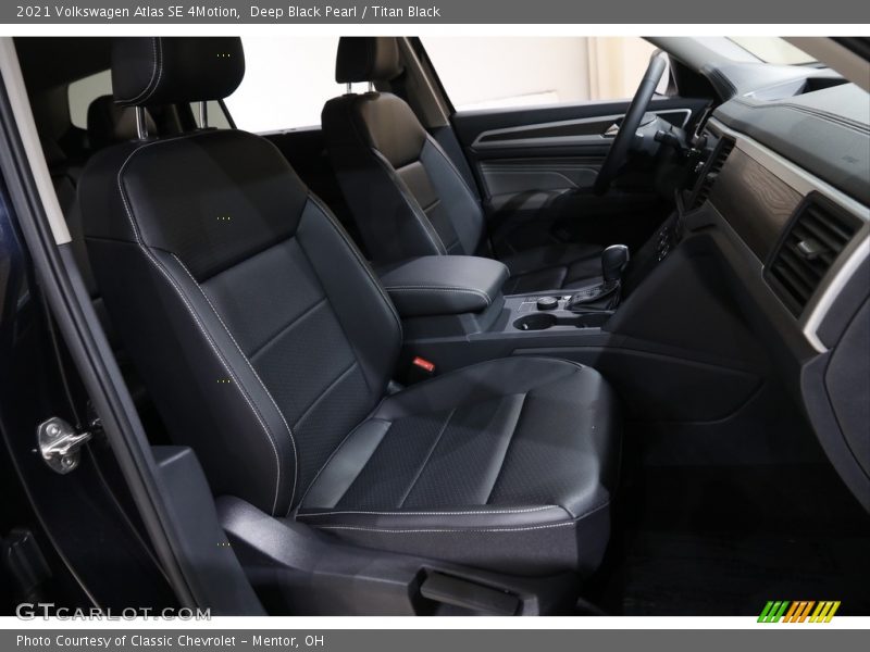 Deep Black Pearl / Titan Black 2021 Volkswagen Atlas SE 4Motion