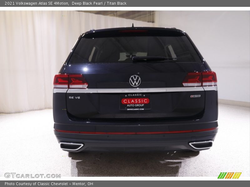 Deep Black Pearl / Titan Black 2021 Volkswagen Atlas SE 4Motion