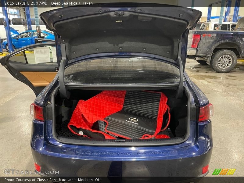  2015 IS 250 AWD Trunk