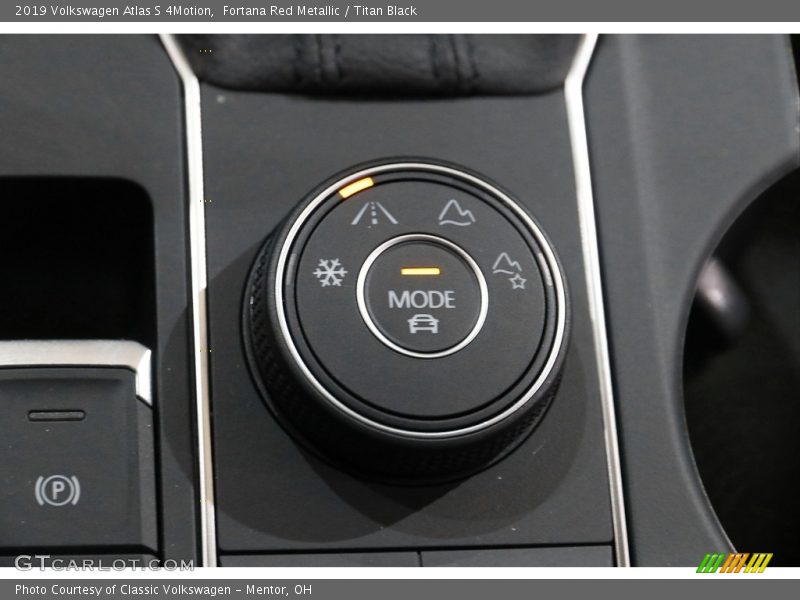Fortana Red Metallic / Titan Black 2019 Volkswagen Atlas S 4Motion