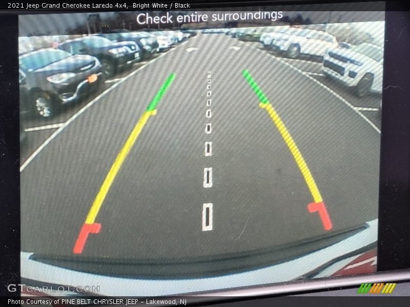 Bright White / Black 2021 Jeep Grand Cherokee Laredo 4x4