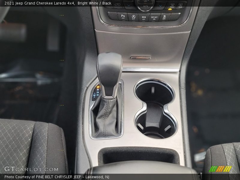 Bright White / Black 2021 Jeep Grand Cherokee Laredo 4x4