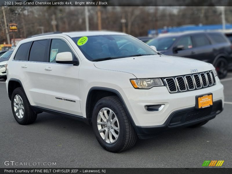 Bright White / Black 2021 Jeep Grand Cherokee Laredo 4x4