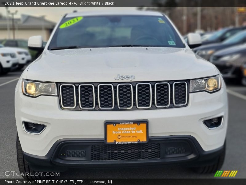 Bright White / Black 2021 Jeep Grand Cherokee Laredo 4x4