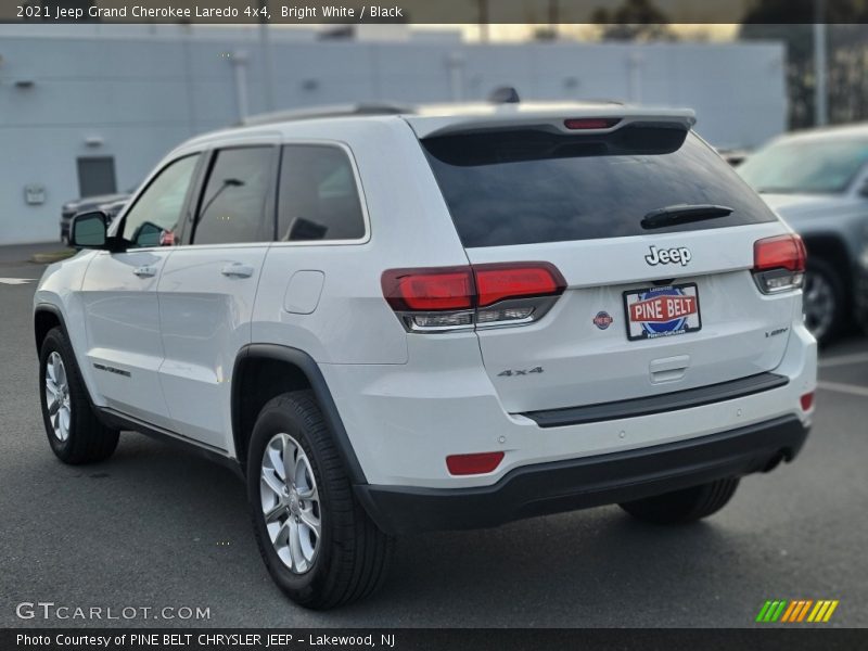 Bright White / Black 2021 Jeep Grand Cherokee Laredo 4x4