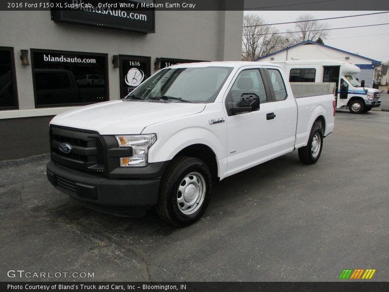 Oxford White / Medium Earth Gray 2016 Ford F150 XL SuperCab