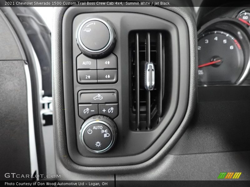 Summit White / Jet Black 2021 Chevrolet Silverado 1500 Custom Trail Boss Crew Cab 4x4