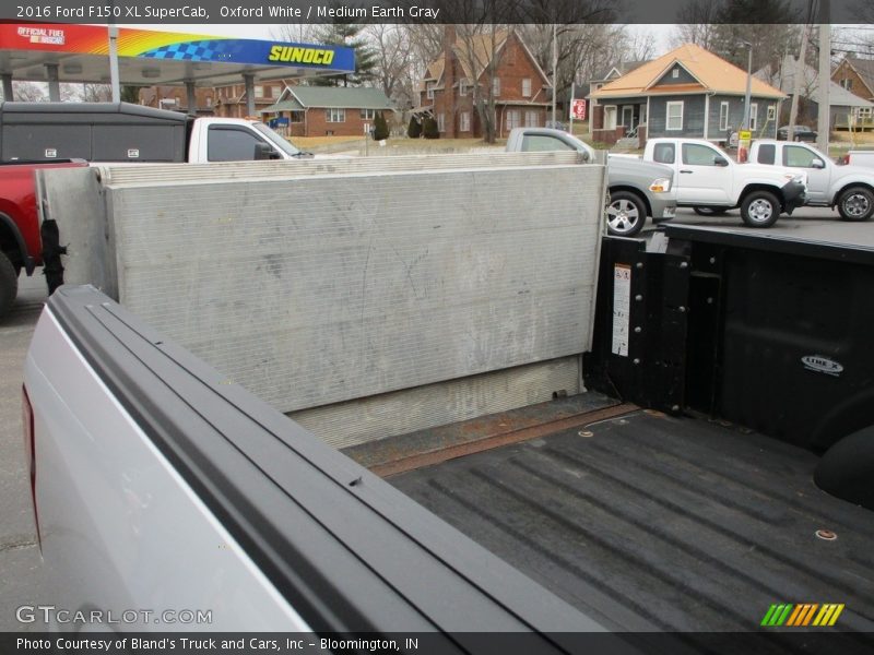Oxford White / Medium Earth Gray 2016 Ford F150 XL SuperCab