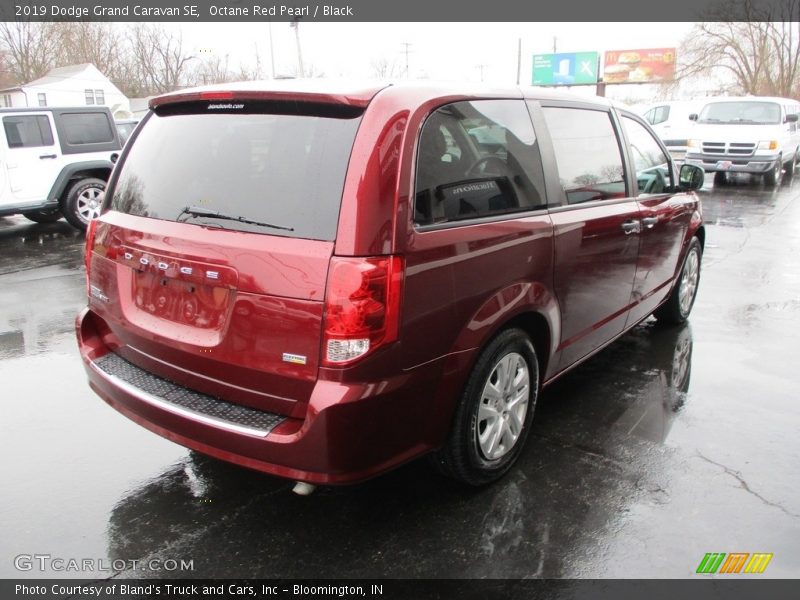 Octane Red Pearl / Black 2019 Dodge Grand Caravan SE