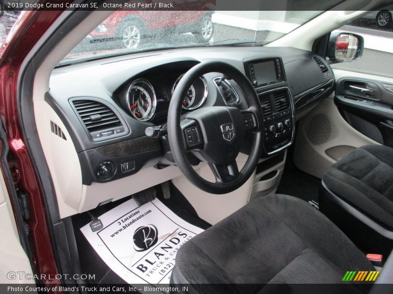 Octane Red Pearl / Black 2019 Dodge Grand Caravan SE