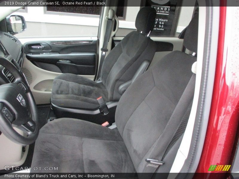 Octane Red Pearl / Black 2019 Dodge Grand Caravan SE