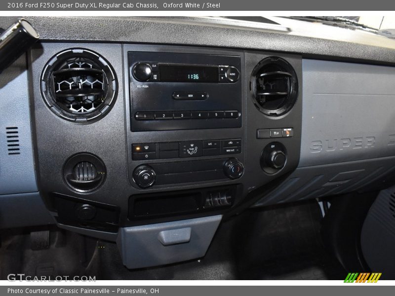 Oxford White / Steel 2016 Ford F250 Super Duty XL Regular Cab Chassis