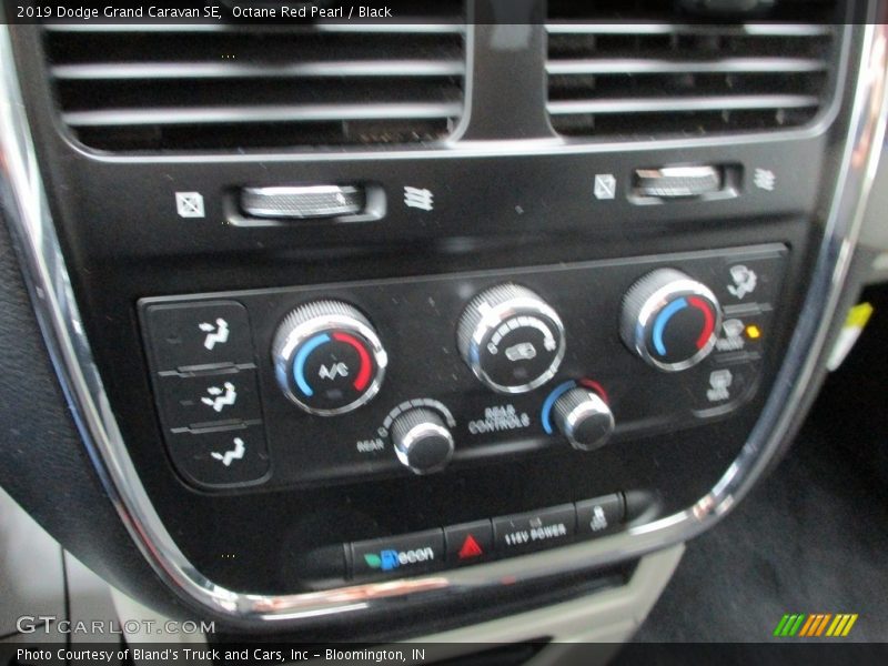 Octane Red Pearl / Black 2019 Dodge Grand Caravan SE