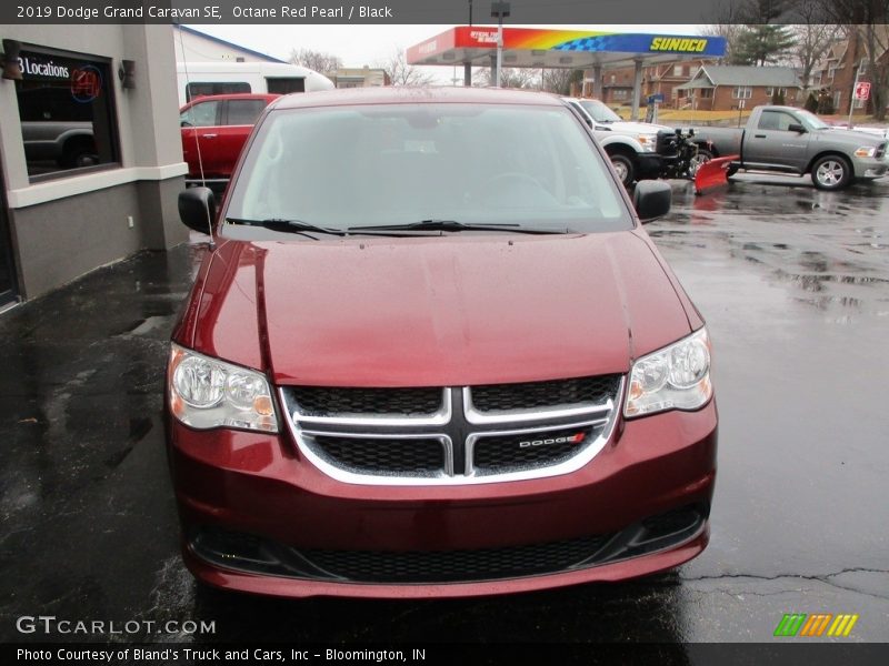 Octane Red Pearl / Black 2019 Dodge Grand Caravan SE