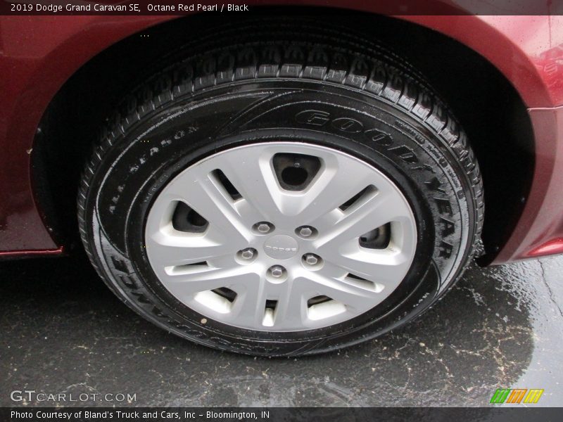 Octane Red Pearl / Black 2019 Dodge Grand Caravan SE