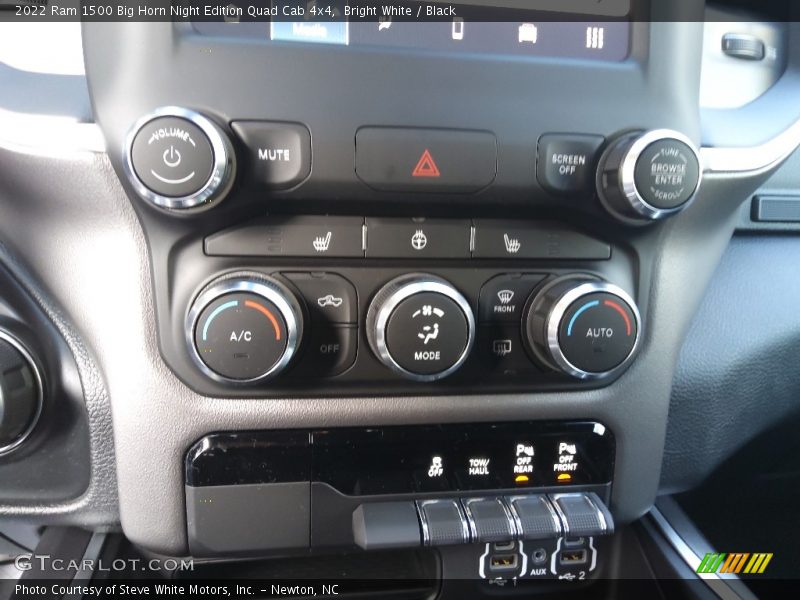 Bright White / Black 2022 Ram 1500 Big Horn Night Edition Quad Cab 4x4