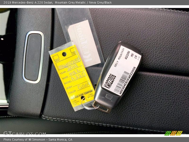 Mountain Grey Metallic / Neva Grey/Black 2019 Mercedes-Benz A 220 Sedan